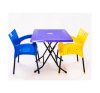 Chaises et tables en plastiques