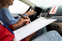 Tests d'évaluation périodique des conducteurs de véhicules administratifs