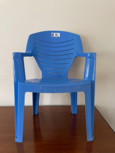 Chaise et table plastique