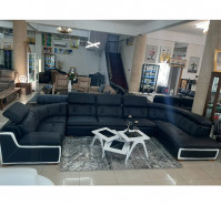 Salon d'angle en cuir noir et blanc. salon amovible et  Appui-tête réglable