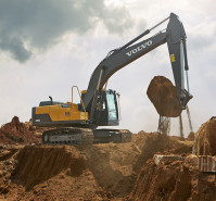 Pelle sur chenille Volvo EC200D